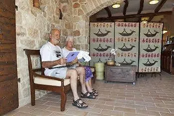 מלון Bia Maore 3*