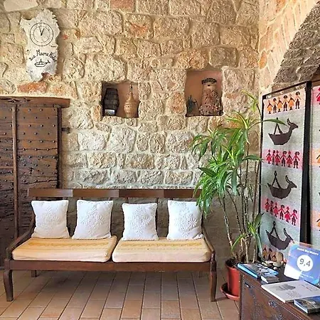 Bia Maore Hotel